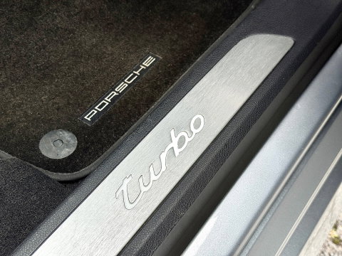 Porsche Panamera 4.8 Turbo | Facelift! | Origineel Nederlands | 520 PK! | Luchtvering | Apple Carplay | Android Auto | 20" Lichtmetaal | Leder | 360° Camera | Bose | Memory Stoelen |