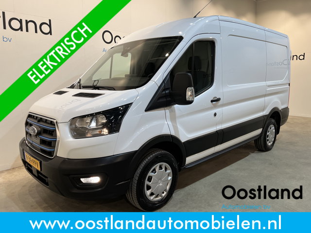 Ford E-Transit - 390 (3500 kg) L2H2 Trend 68 kWh / 100% Elektrisch !! / Airco / Cruise Control / CarPlay / Camera / Navigatie / 3-Zits / 4.000 KM !!