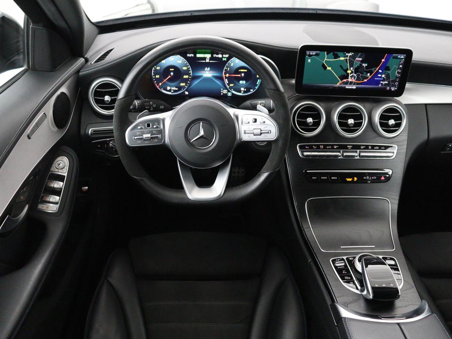 Mercedes-Benz C-Klasse Estate 300 e AMG Limited Edition | SOH 84.9% | Virtual | Trekhaak | 360 Camera | Navi | Carplay | Sportstoelen | Climate Control | Cruise Control | Elec. Kofferklep