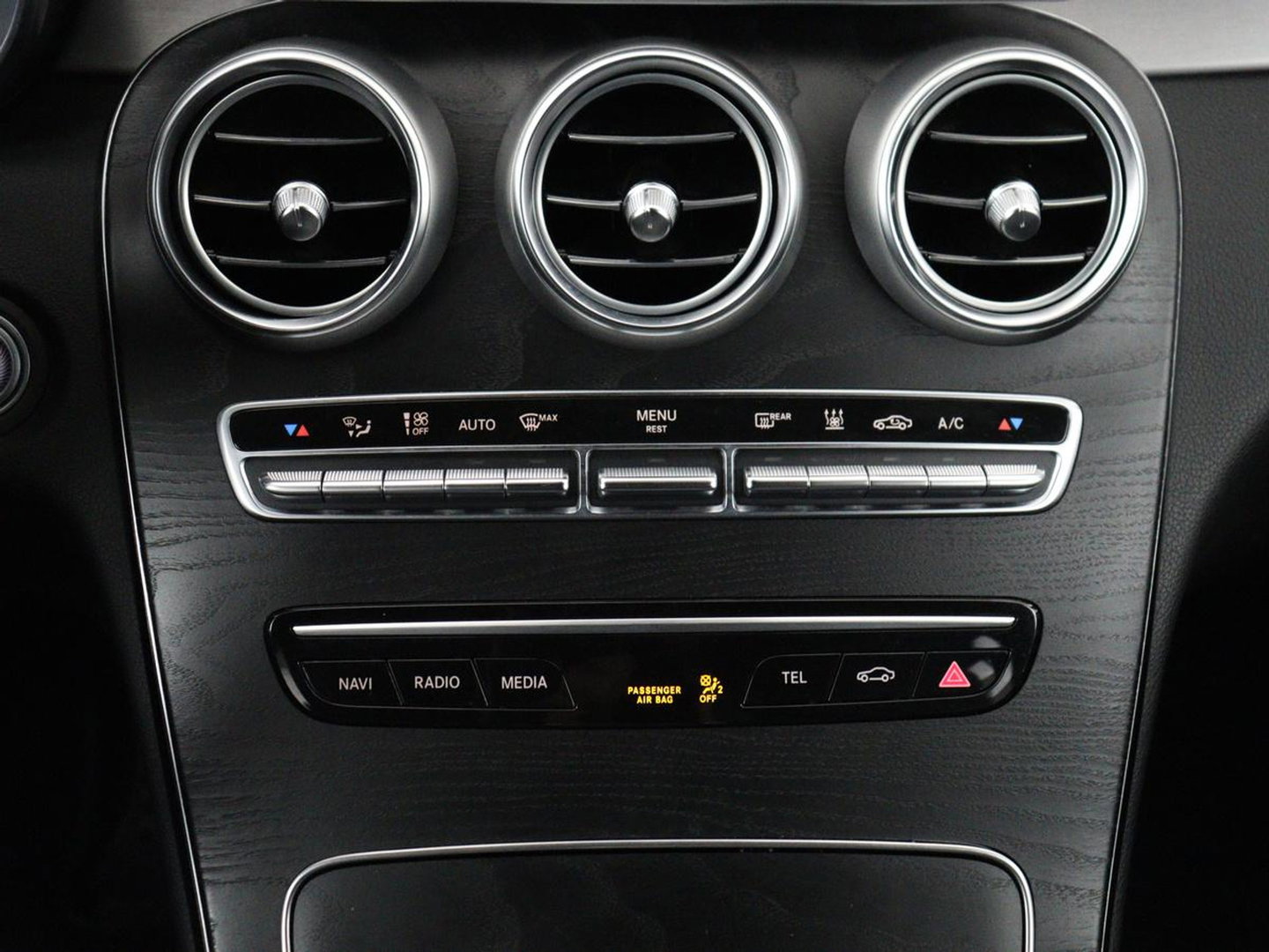 Mercedes-Benz C-Klasse Estate 300 e AMG Limited Edition | SOH 84.9% | Virtual | Trekhaak | 360 Camera | Navi | Carplay | Sportstoelen | Climate Control | Cruise Control | Elec. Kofferklep