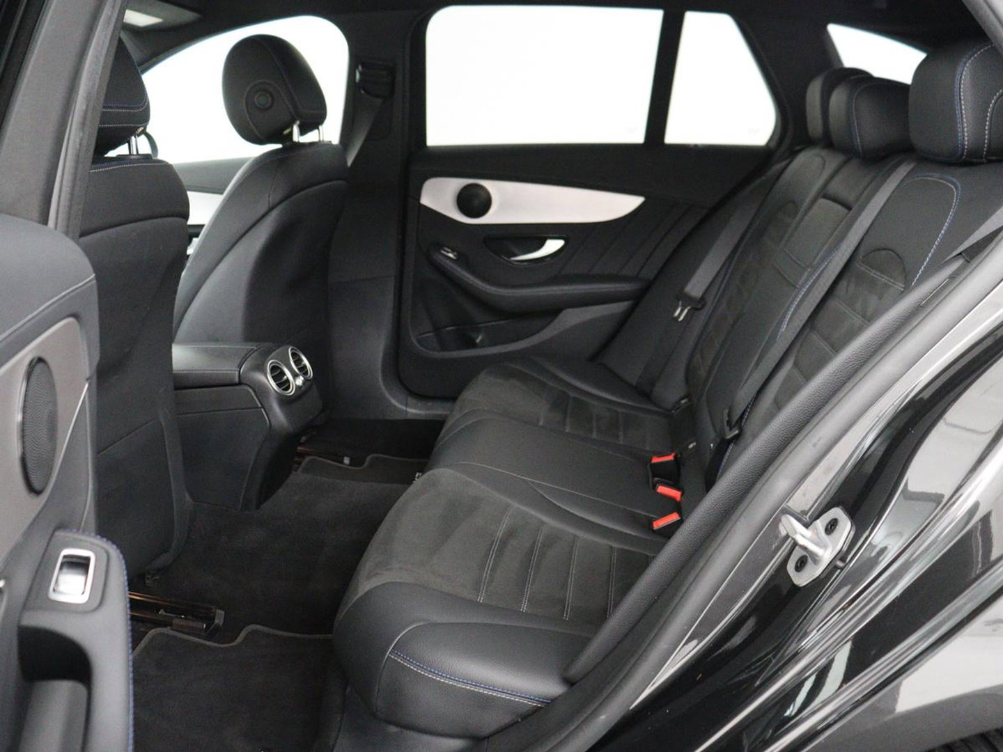 Mercedes-Benz C-Klasse Estate 300 e AMG Limited Edition | SOH 84.9% | Virtual | Trekhaak | 360 Camera | Navi | Carplay | Sportstoelen | Climate Control | Cruise Control | Elec. Kofferklep