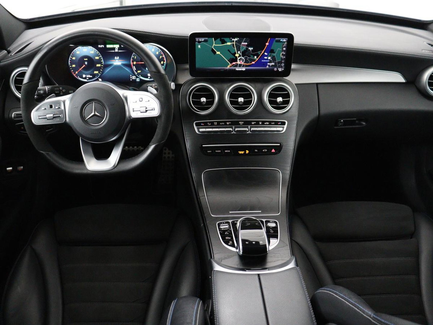 Mercedes-Benz C-Klasse Estate 300 e AMG Limited Edition | SOH 84.9% | Virtual | Trekhaak | 360 Camera | Navi | Carplay | Sportstoelen | Climate Control | Cruise Control | Elec. Kofferklep