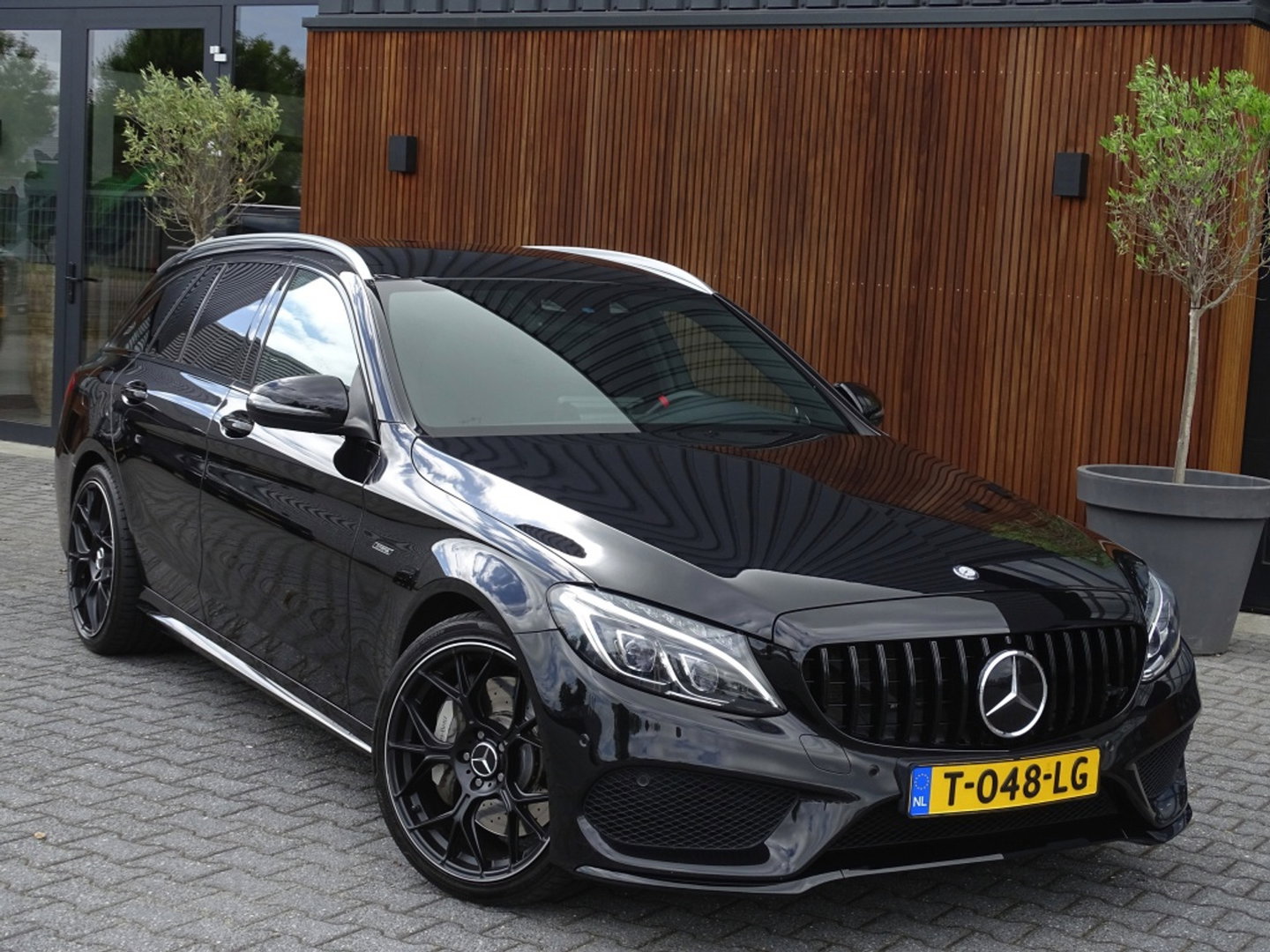 Mercedes-Benz C-Klasse Estate 450 367PK V6 AMG 4-MATIC / Burmester / Distronic / LED