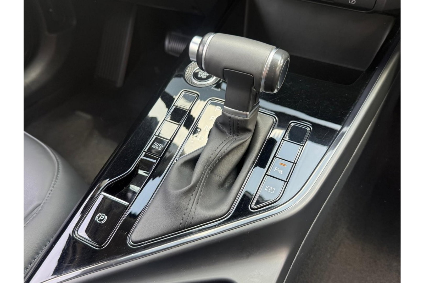 Kia Niro 1.6 GDI HEV DYNAM PLUS AUTOMAAT NAVI LMV PDC-CAMERA