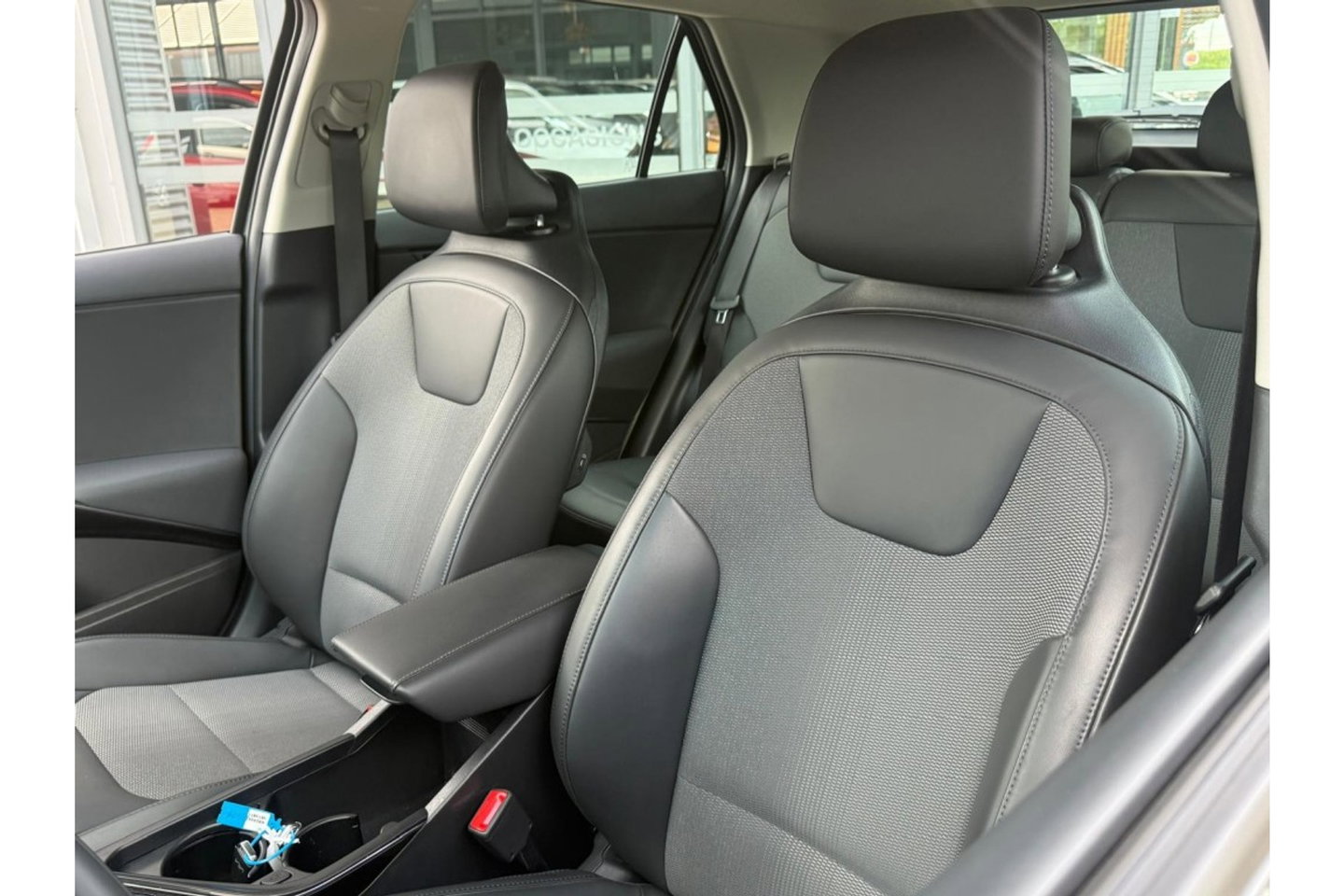 Kia Niro 1.6 GDI HEV DYNAM PLUS AUTOMAAT NAVI LMV PDC-CAMERA