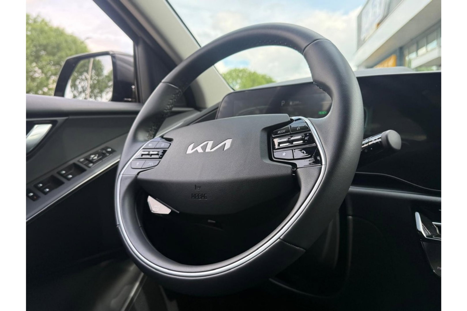 Kia Niro 1.6 GDI HEV DYNAM PLUS AUTOMAAT NAVI LMV PDC-CAMERA