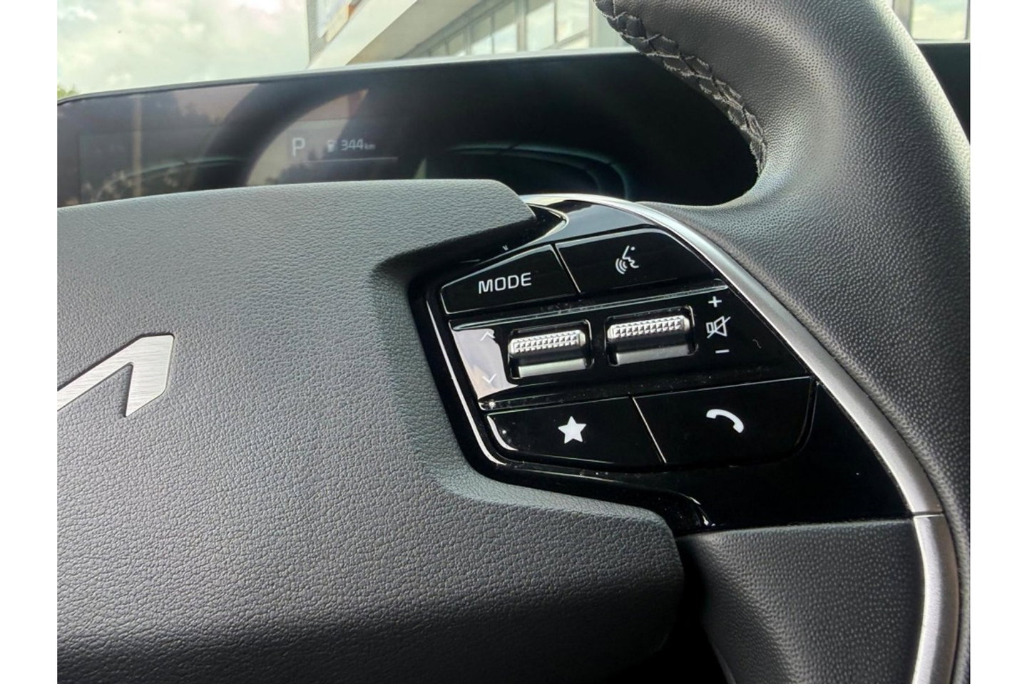 Kia Niro 1.6 GDI HEV DYNAM PLUS AUTOMAAT NAVI LMV PDC-CAMERA