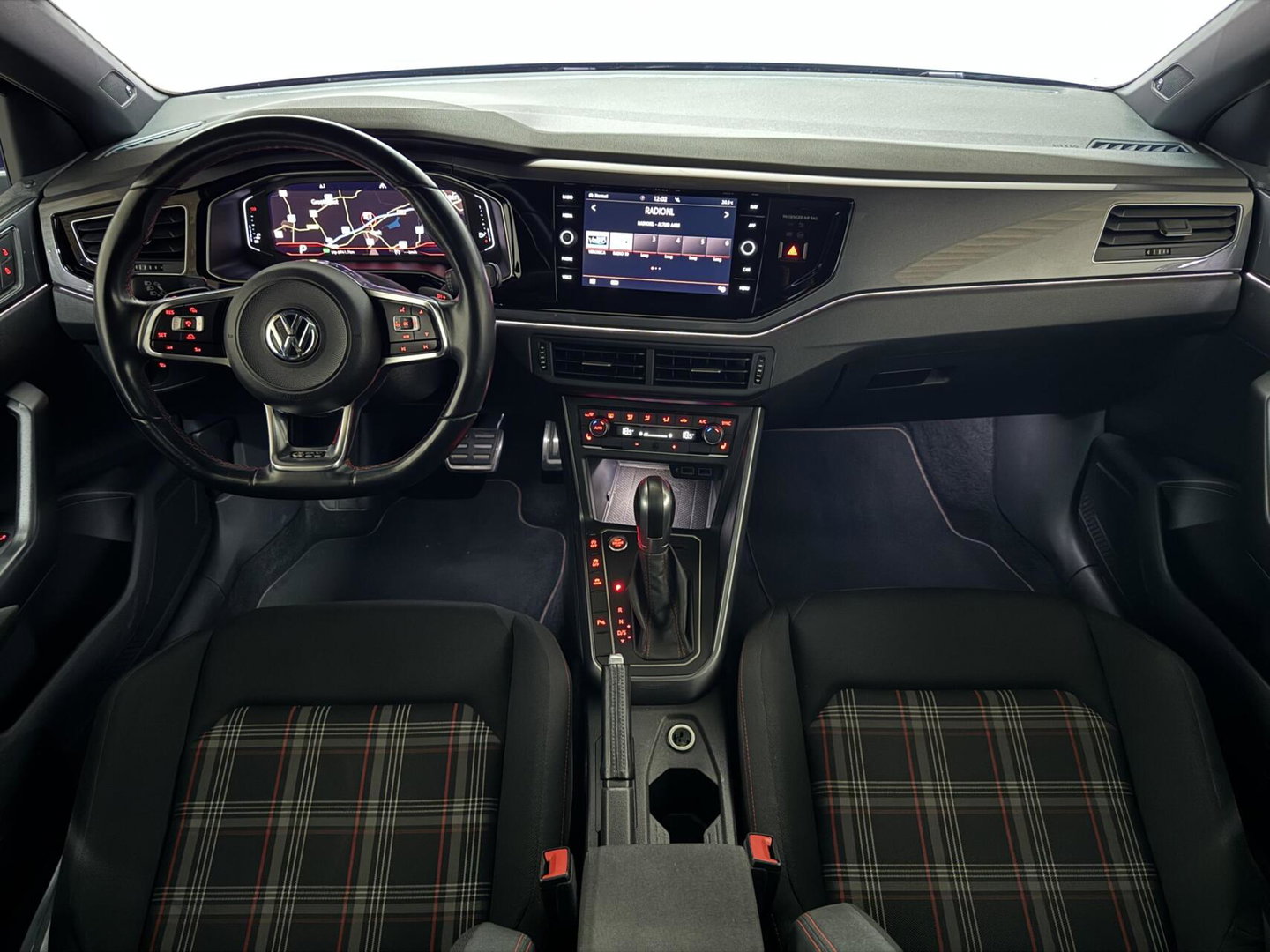 Volkswagen Polo 2.0 TSI GTI Pano Virtual Beats Carplay Camera