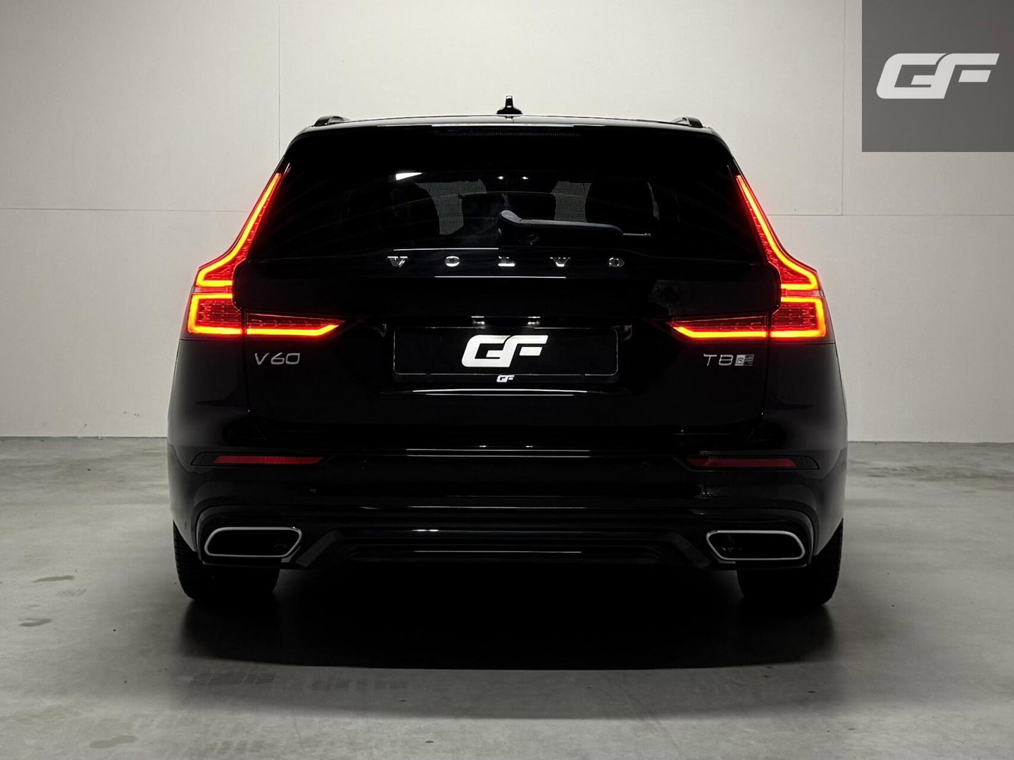 Volvo V60 2.0 T8 Recharge AWD R-Design Pano B&W 360° Memory Trekh.