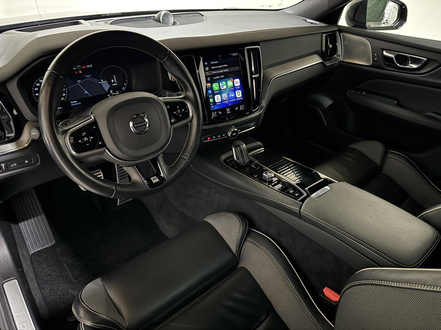 Volvo V60 2.0 T8 Recharge AWD R-Design Pano B&W 360° Memory Trekh.