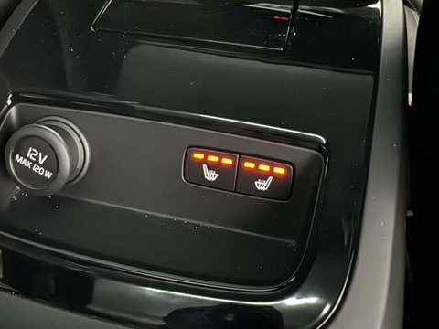 Volvo V60 2.0 T8 Recharge AWD R-Design Pano B&W 360° Memory Trekh.