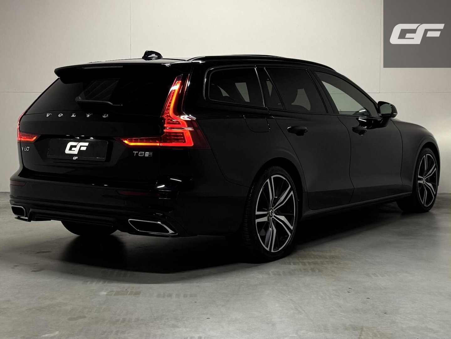 Volvo V60 2.0 T8 Recharge AWD R-Design Pano B&W 360° Memory Trekh.