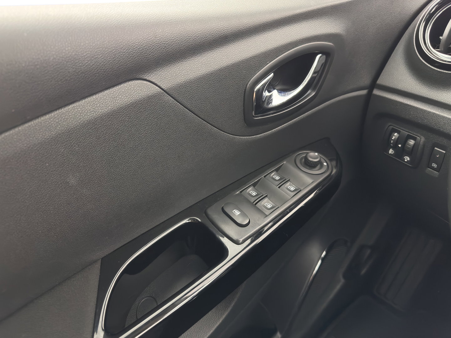 Renault Captur 1.2 TCe Dynamique *NAVI-FULLMAP | COMFORT-SEATS | KEYLESS | ECC | CRUISE | 17 'ALU*