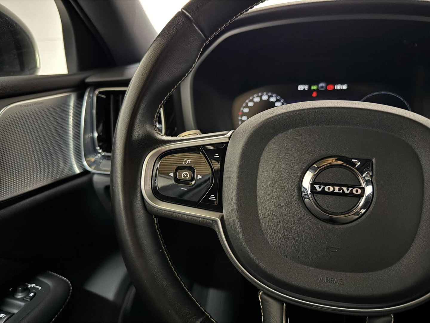 Volvo V60 2.0 T8 Recharge AWD R-Design Pano B&W 360° Memory Trekh.