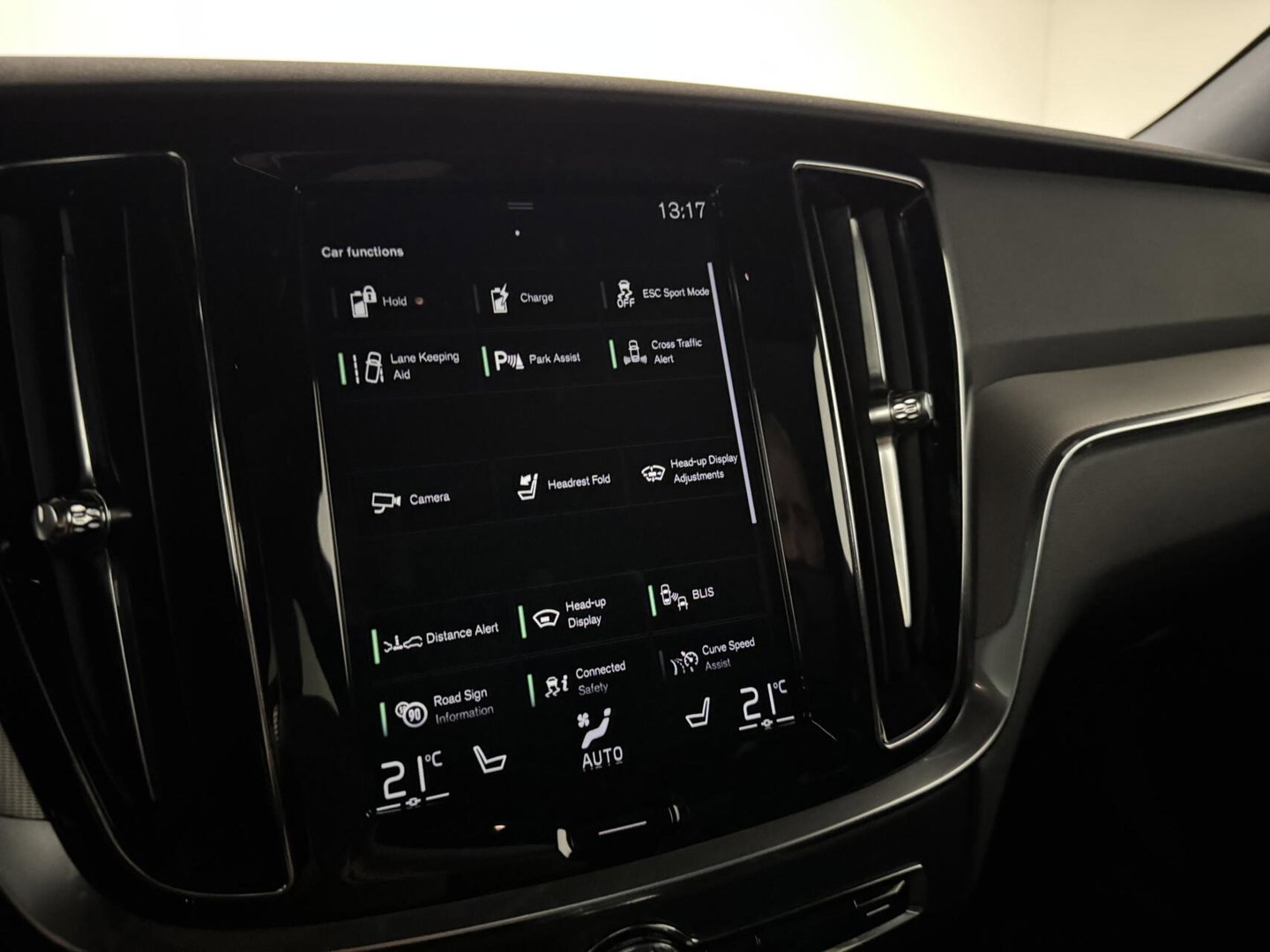 Volvo V60 2.0 T8 Recharge AWD R-Design Pano B&W 360° Memory Trekh.