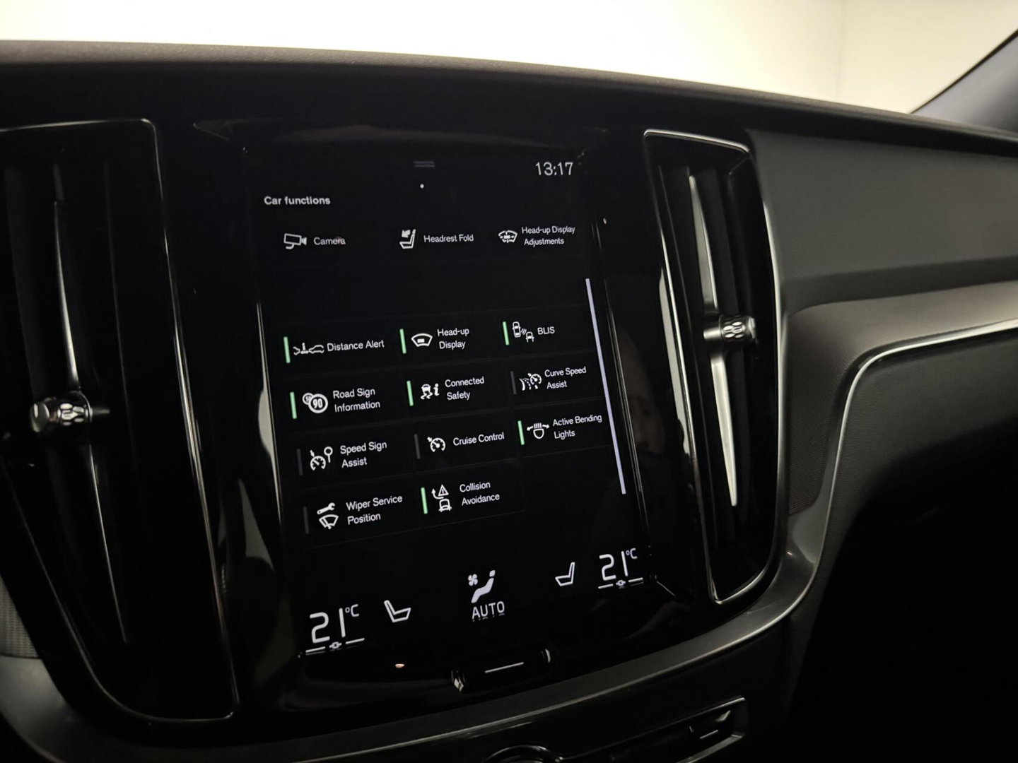 Volvo V60 2.0 T8 Recharge AWD R-Design Pano B&W 360° Memory Trekh.