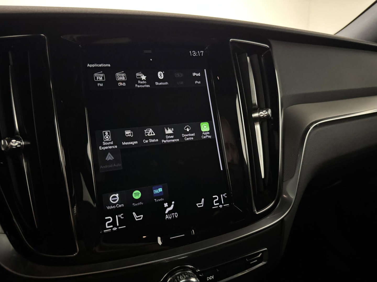 Volvo V60 2.0 T8 Recharge AWD R-Design Pano B&W 360° Memory Trekh.