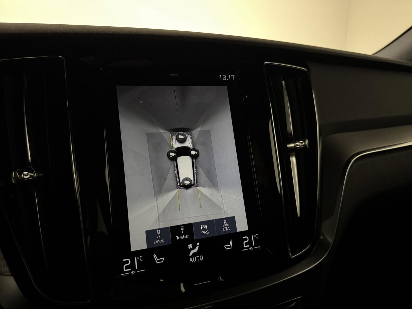 Volvo V60 2.0 T8 Recharge AWD R-Design Pano B&W 360° Memory Trekh.