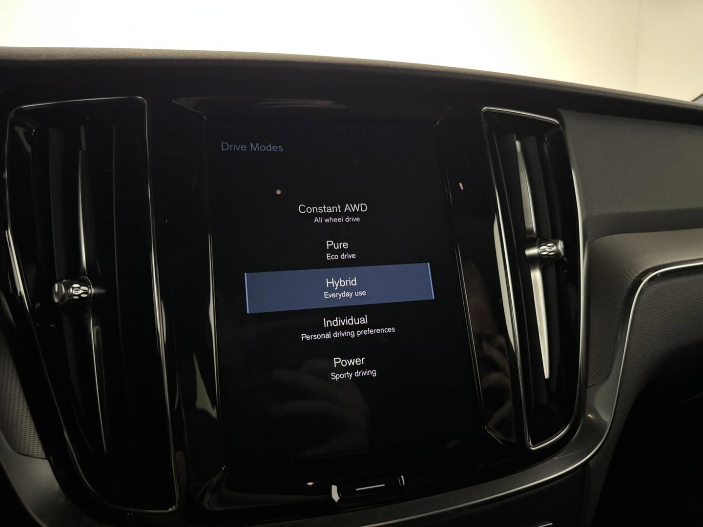 Volvo V60 2.0 T8 Recharge AWD R-Design Pano B&W 360° Memory Trekh.