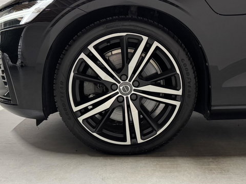 Volvo V60 2.0 T8 Recharge AWD R-Design Pano B&W 360° Memory Trekh.