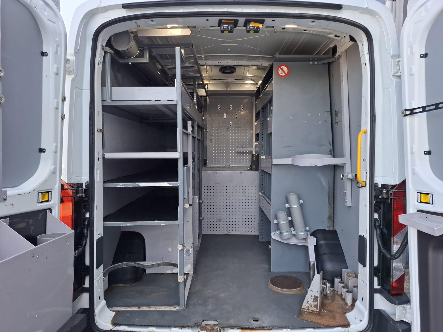 Ford Transit 350 2.0 TDCI L2H3 Trend AIRCO / CRUISE CONTROLE / L2H2 / KASTEN INRICHTING / EURO 6