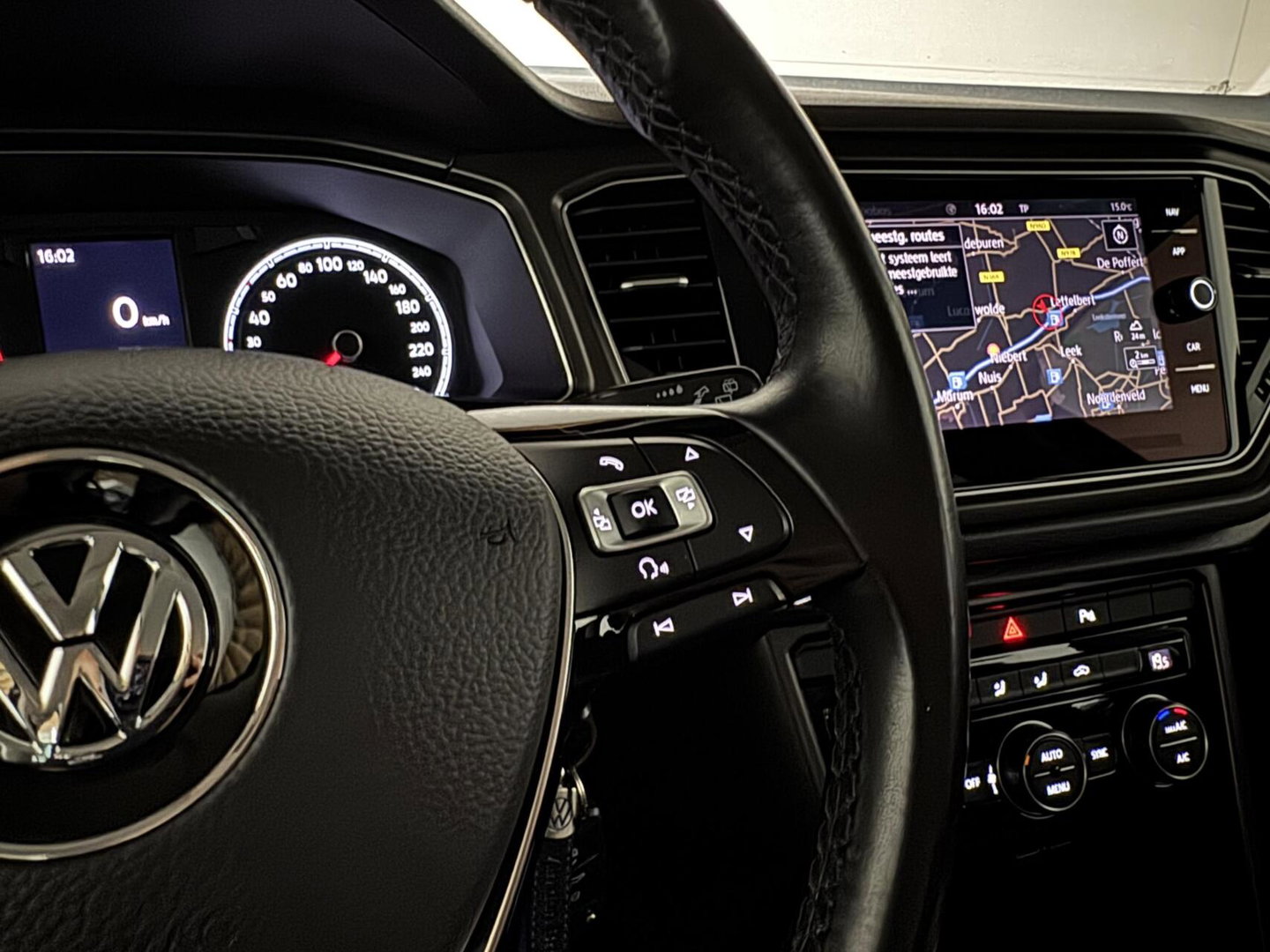 Volkswagen T-Roc 1.0 TSI Style CarPlay ACC Navi Trekh. NAP