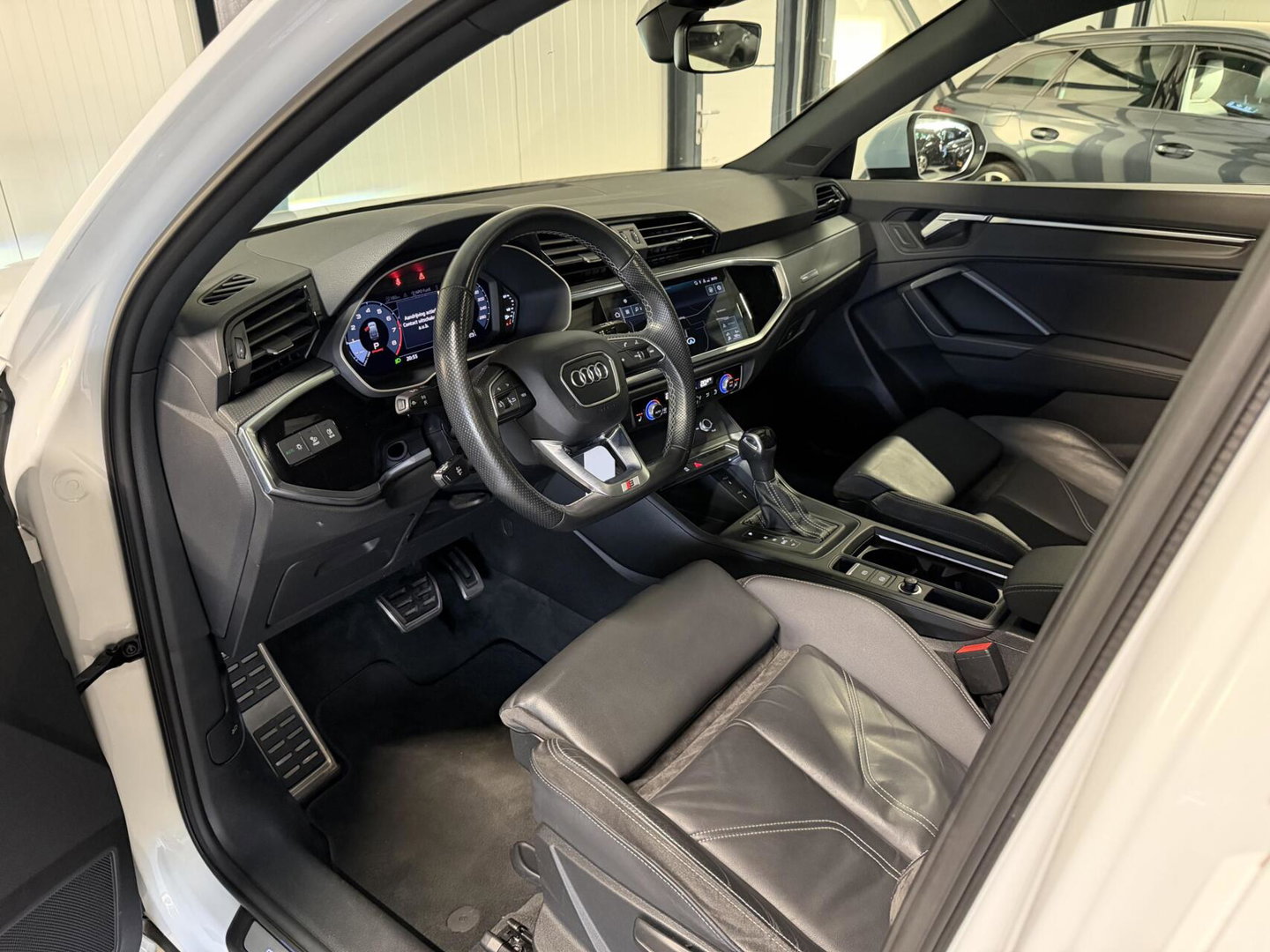 Audi Q3 35 TFSI 3X S-line Pano Virtual leer Black Optic NAP