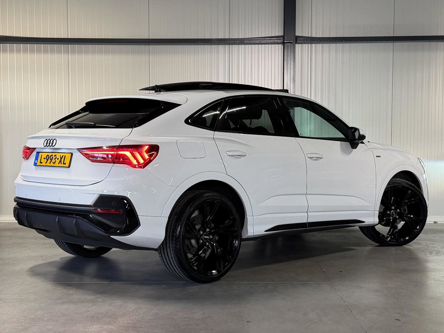 Audi Q3 35 TFSI 3X S-line Pano Virtual leer Black Optic NAP
