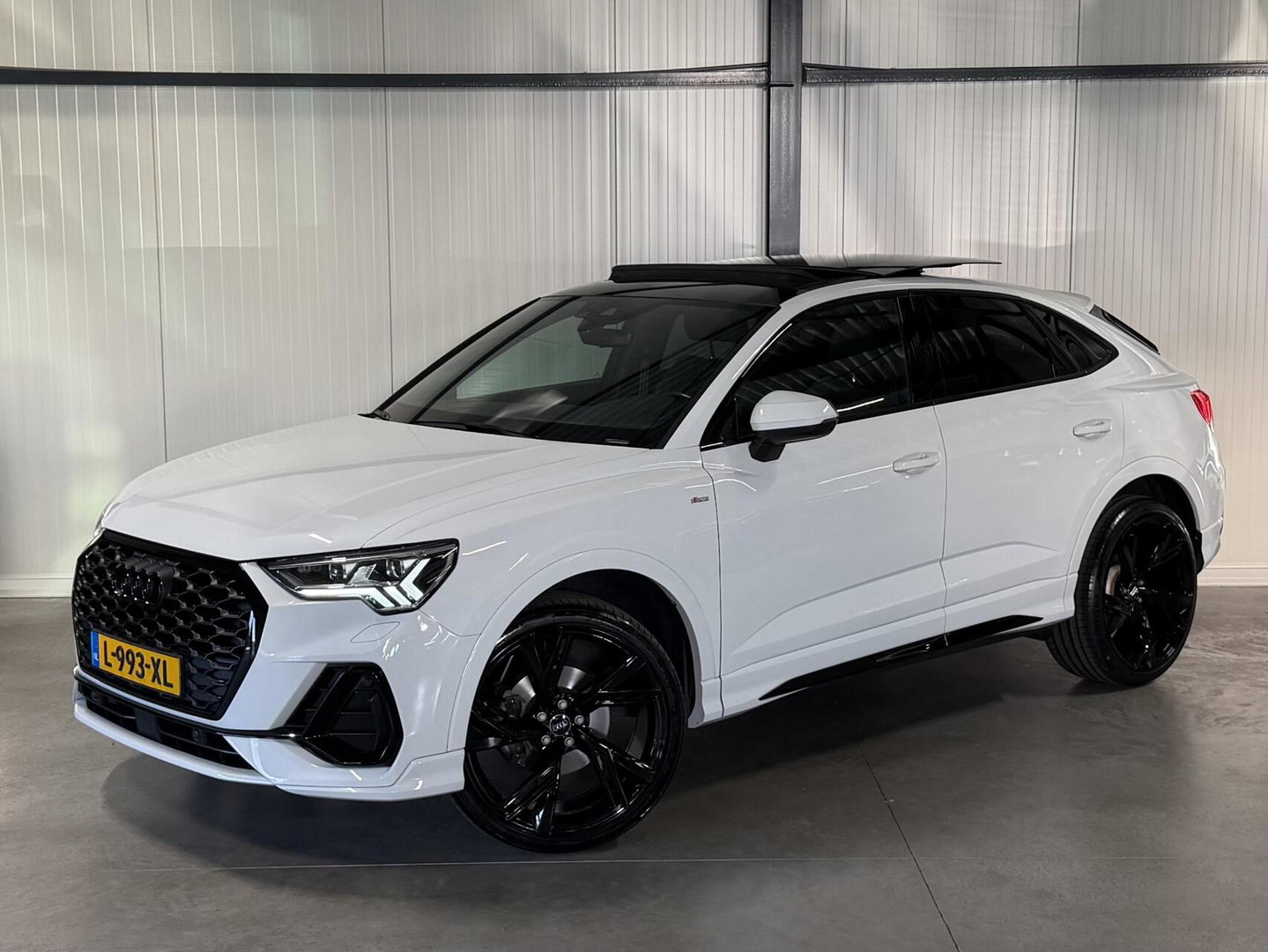 Audi Q3 35 TFSI 3X S-line Pano Virtual leer Black Optic NAP