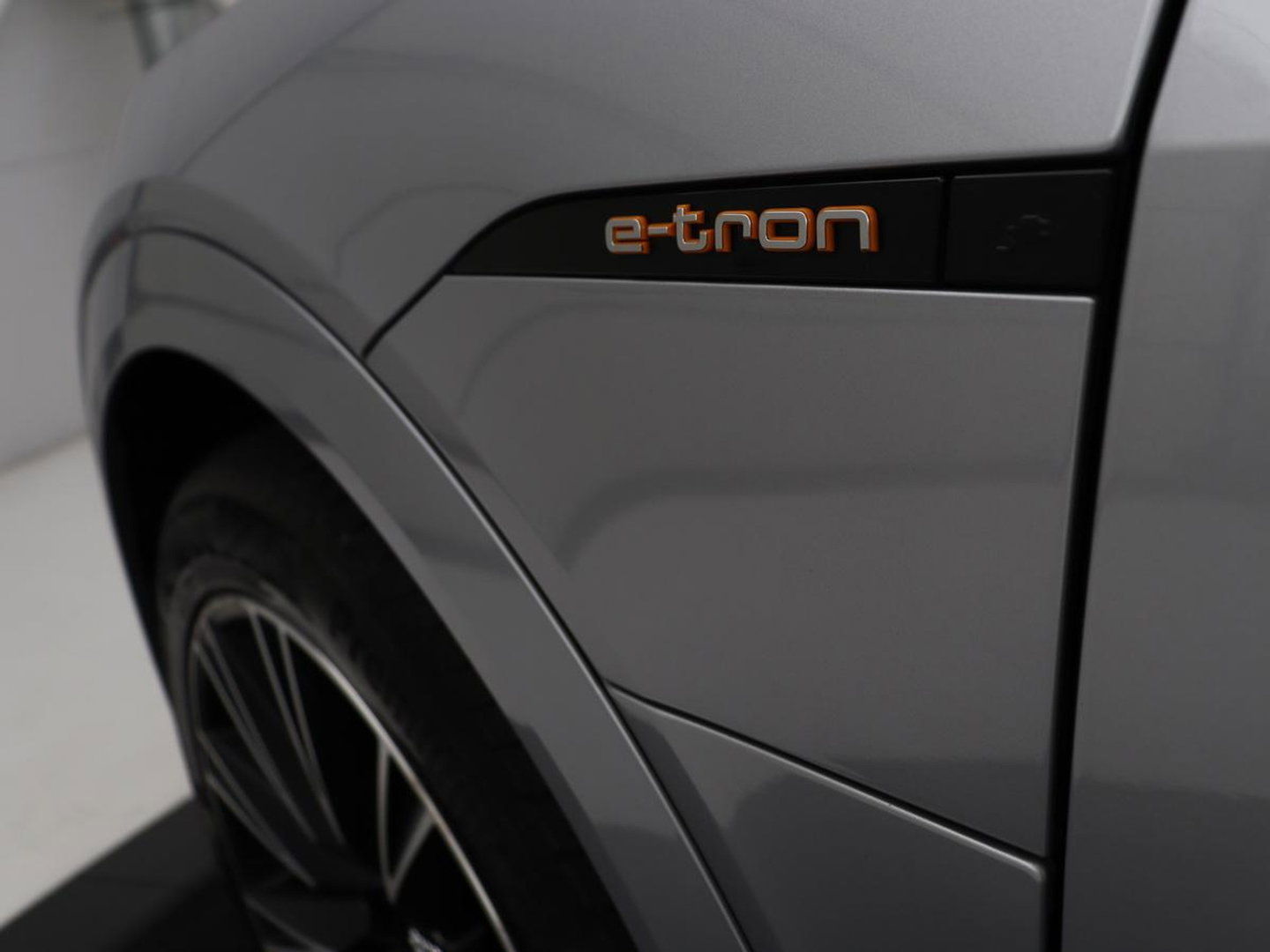 Audi e-tron Sportback 50 quattro S edition 71 kWh | SOH 90.4 | Panoramadak | Adaptive cruise | Matrix LED | Elek. Stoelen | Memory | Stoelverwarming | Camera | DAB |