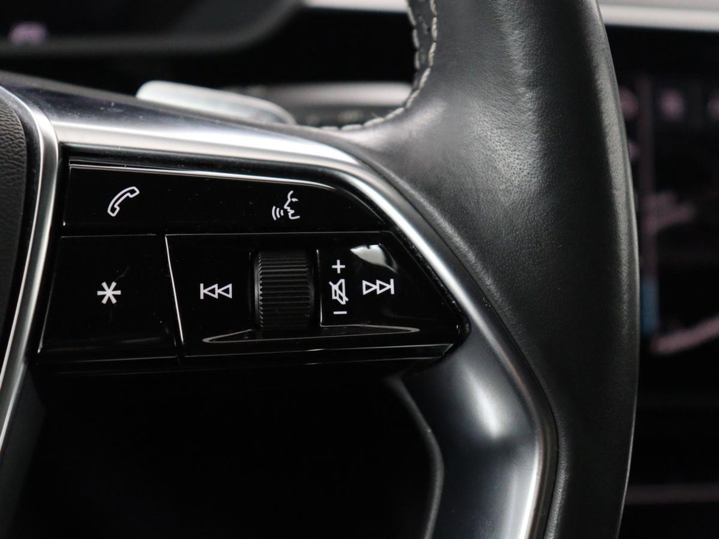 Audi e-tron Sportback 50 quattro S edition 71 kWh | SOH 90.4 | Panoramadak | Adaptive cruise | Matrix LED | Elek. Stoelen | Memory | Stoelverwarming | Camera | DAB |