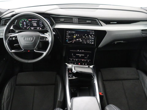 Audi e-tron Sportback 50 quattro S edition 71 kWh | SOH 90.4 | Panoramadak | Adaptive cruise | Matrix LED | Elek. Stoelen | Memory | Stoelverwarming | Camera | DAB |
