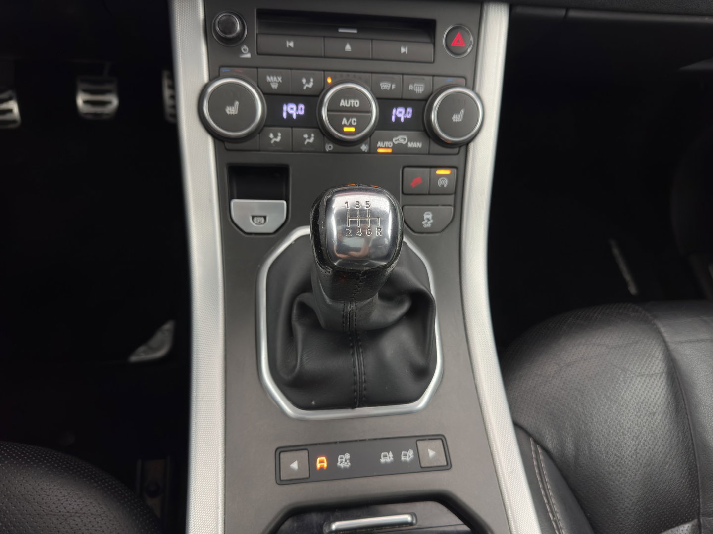 Land Rover Range Rover Evoque 2.2 TD4 4WD Prestige *PANO | LEATHER | XENON | MEMORY-PACK | NAVI-FULLMAP | MERIDIAN-AUDIO | CAMERA | HEATED-SPORTSEATS | PRIVACY-GLASS | ECC | PDC | CRUISE | TOWBAR | 20''ALU*