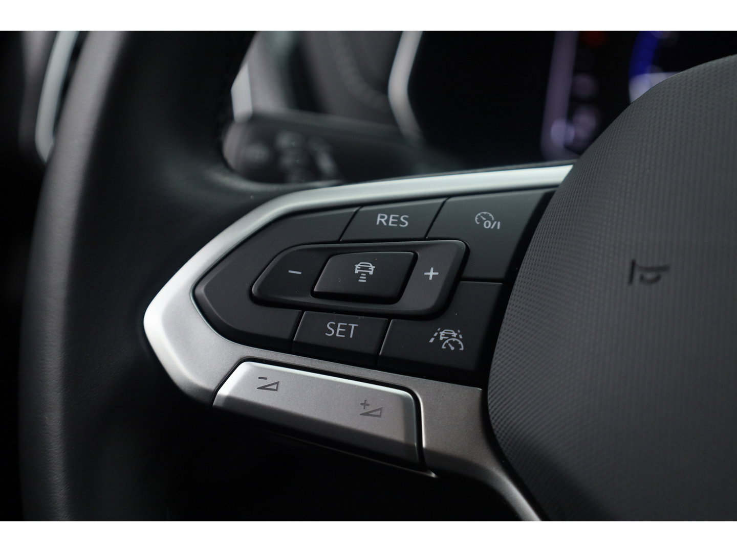 Volkswagen T-Cross 1.0 TSI R-Line DSG | IQ. Light | Apple CarPlay | Camera + PDC | Adapt. Cruise | 18'' | Digi. Cockpit |