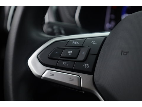Volkswagen T-Cross 1.0 TSI R-Line DSG | IQ. Light | Apple CarPlay | Camera + PDC | Adapt. Cruise | 18'' | Digi. Cockpit |