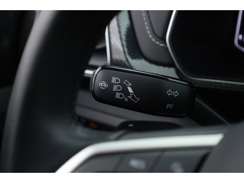 Volkswagen T-Cross 1.0 TSI R-Line DSG | IQ. Light | Apple CarPlay | Camera + PDC | Adapt. Cruise | 18'' | Digi. Cockpit |