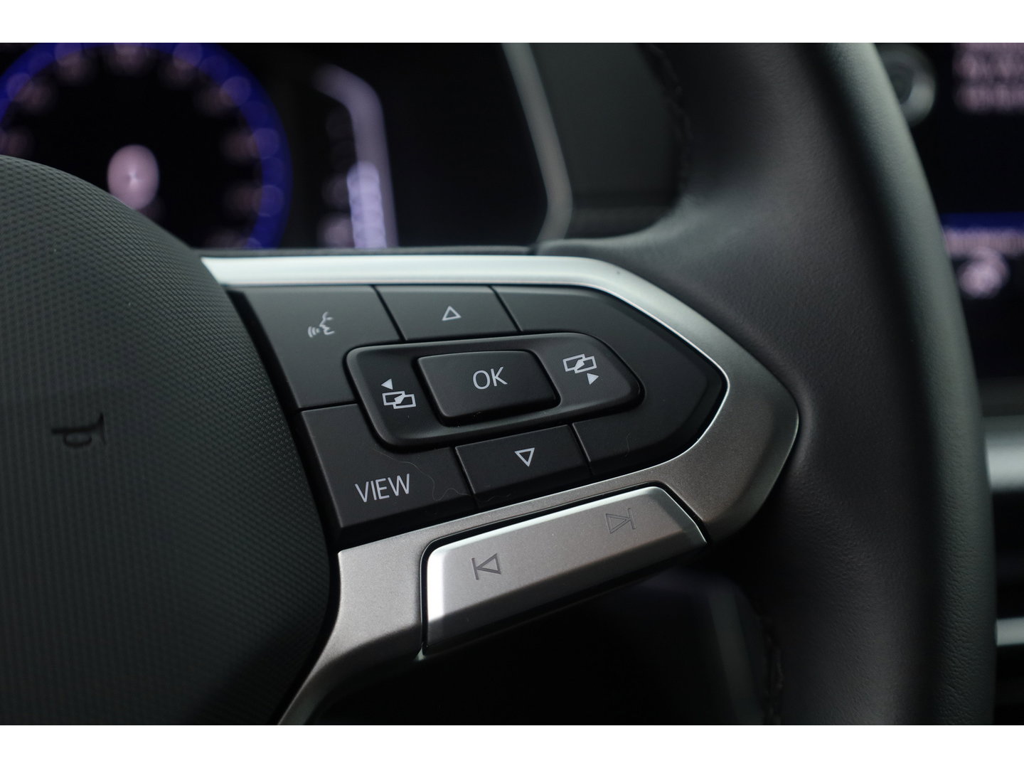 Volkswagen T-Cross 1.0 TSI R-Line DSG | IQ. Light | Apple CarPlay | Camera + PDC | Adapt. Cruise | 18'' | Digi. Cockpit |