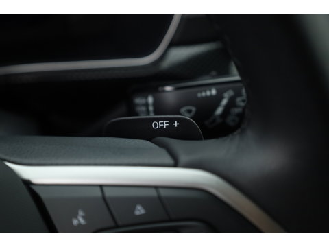 Volkswagen T-Cross 1.0 TSI R-Line DSG | IQ. Light | Apple CarPlay | Camera + PDC | Adapt. Cruise | 18'' | Digi. Cockpit |
