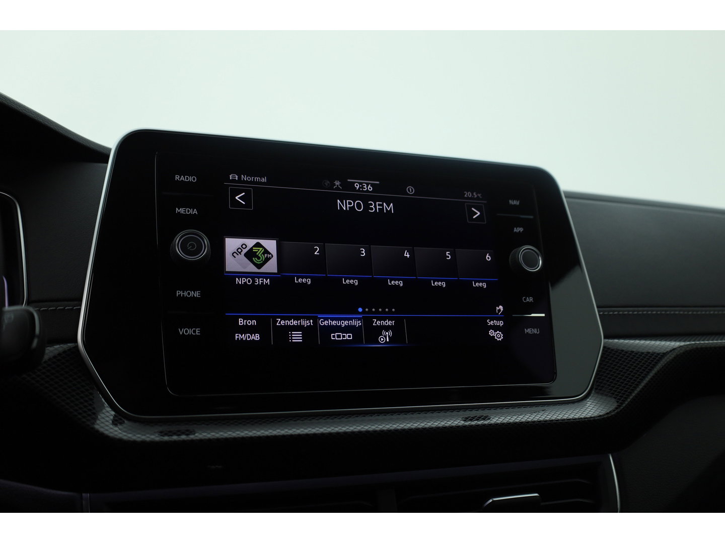 Volkswagen T-Cross 1.0 TSI R-Line DSG | IQ. Light | Apple CarPlay | Camera + PDC | Adapt. Cruise | 18'' | Digi. Cockpit |