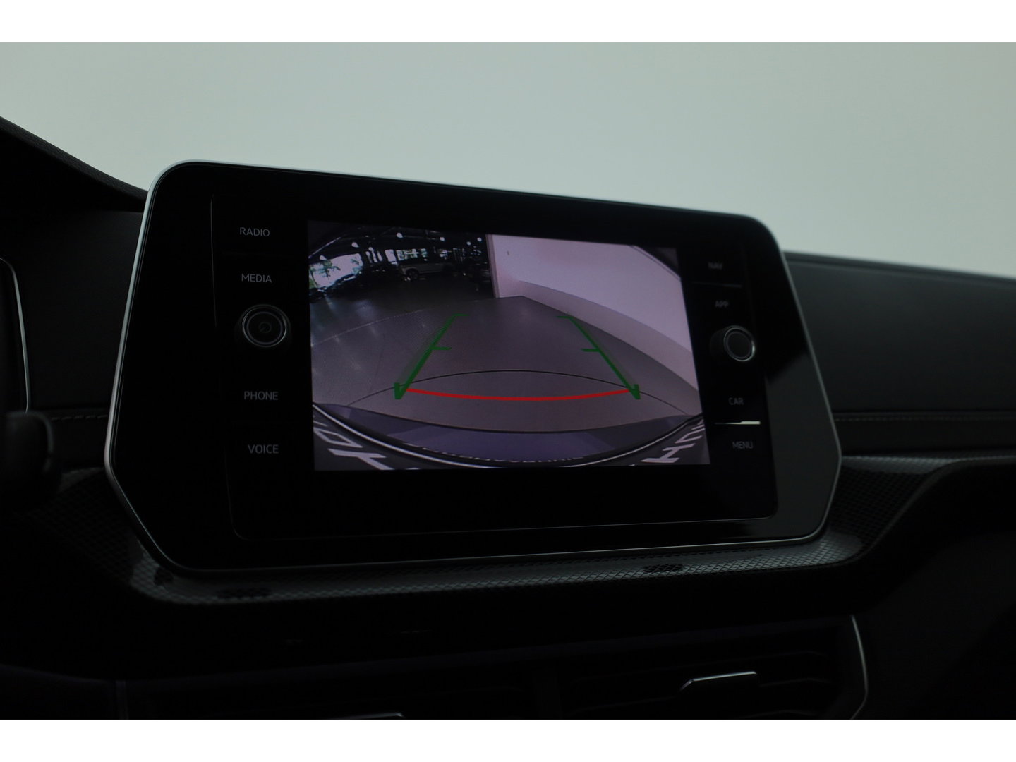 Volkswagen T-Cross 1.0 TSI R-Line DSG | IQ. Light | Apple CarPlay | Camera + PDC | Adapt. Cruise | 18'' | Digi. Cockpit |