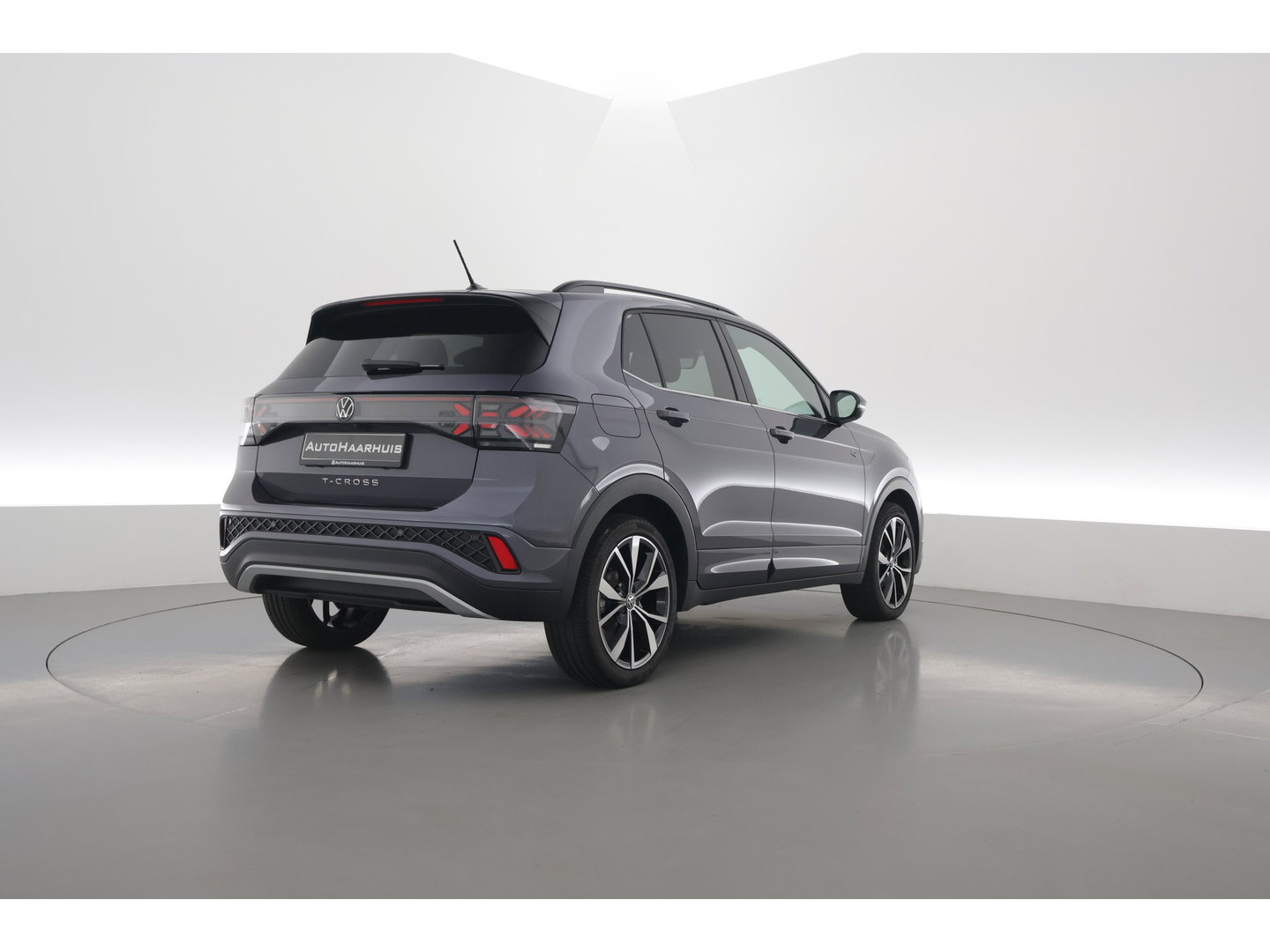 Volkswagen T-Cross 1.0 TSI R-Line DSG | IQ. Light | Apple CarPlay | Camera + PDC | Adapt. Cruise | 18'' | Digi. Cockpit |