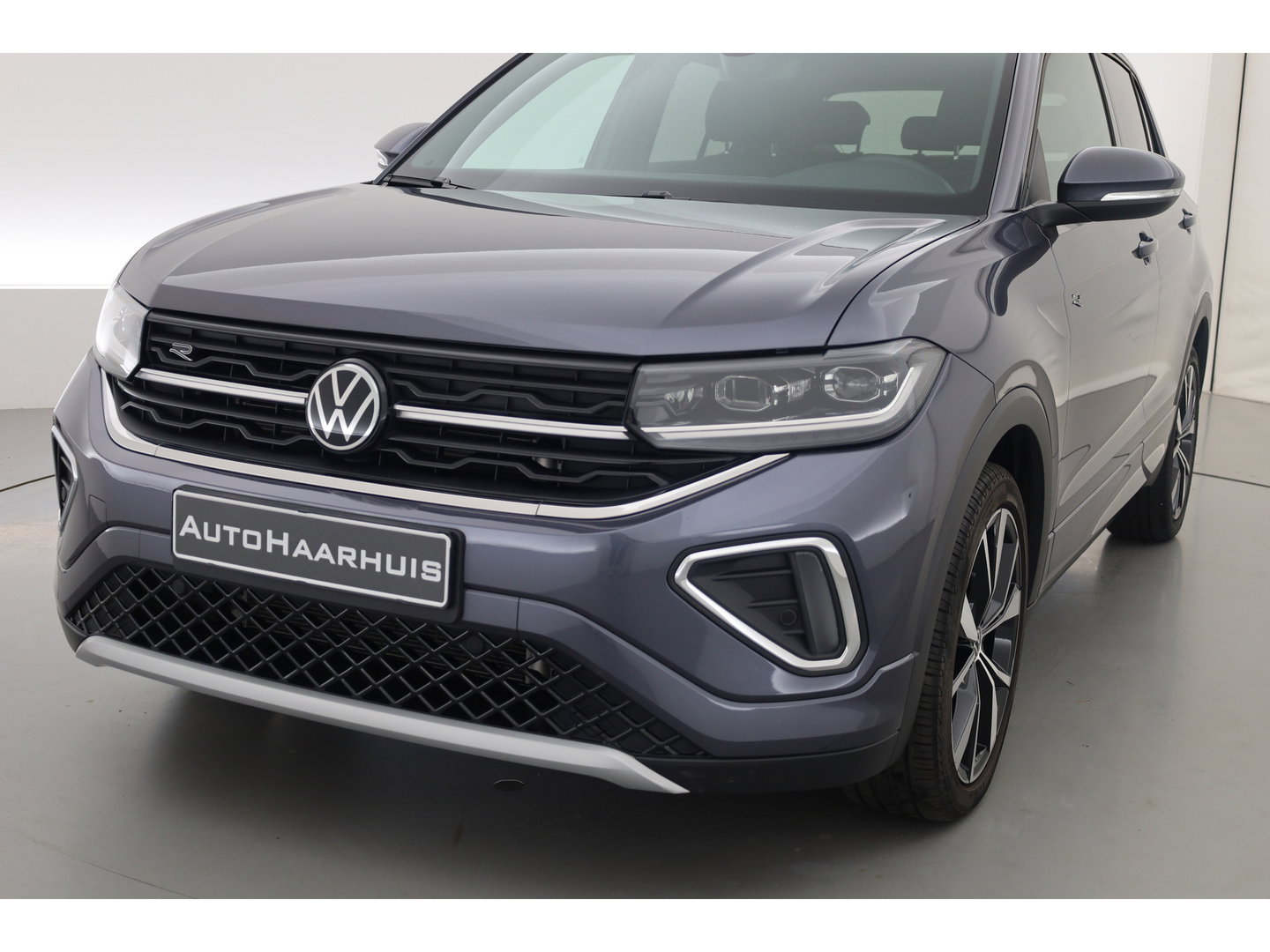 Volkswagen T-Cross 1.0 TSI R-Line DSG | IQ. Light | Apple CarPlay | Camera + PDC | Adapt. Cruise | 18'' | Digi. Cockpit |