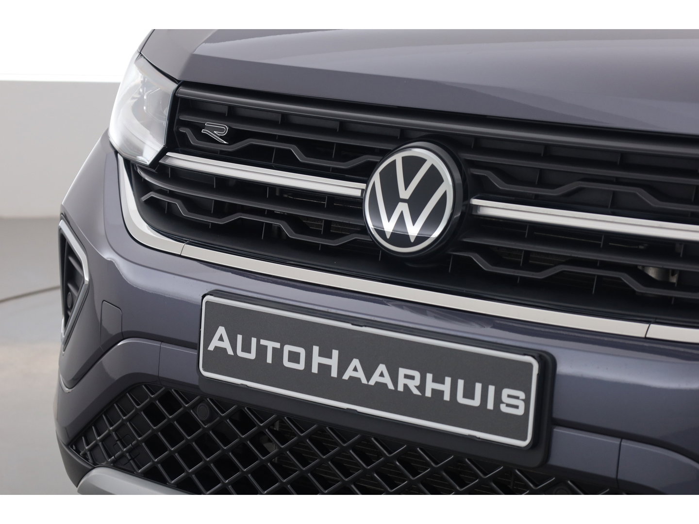 Volkswagen T-Cross 1.0 TSI R-Line DSG | IQ. Light | Apple CarPlay | Camera + PDC | Adapt. Cruise | 18'' | Digi. Cockpit |