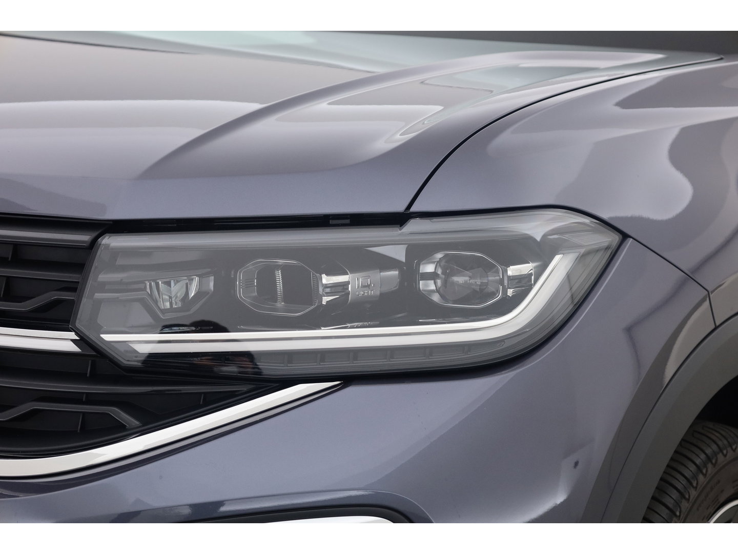 Volkswagen T-Cross 1.0 TSI R-Line DSG | IQ. Light | Apple CarPlay | Camera + PDC | Adapt. Cruise | 18'' | Digi. Cockpit |