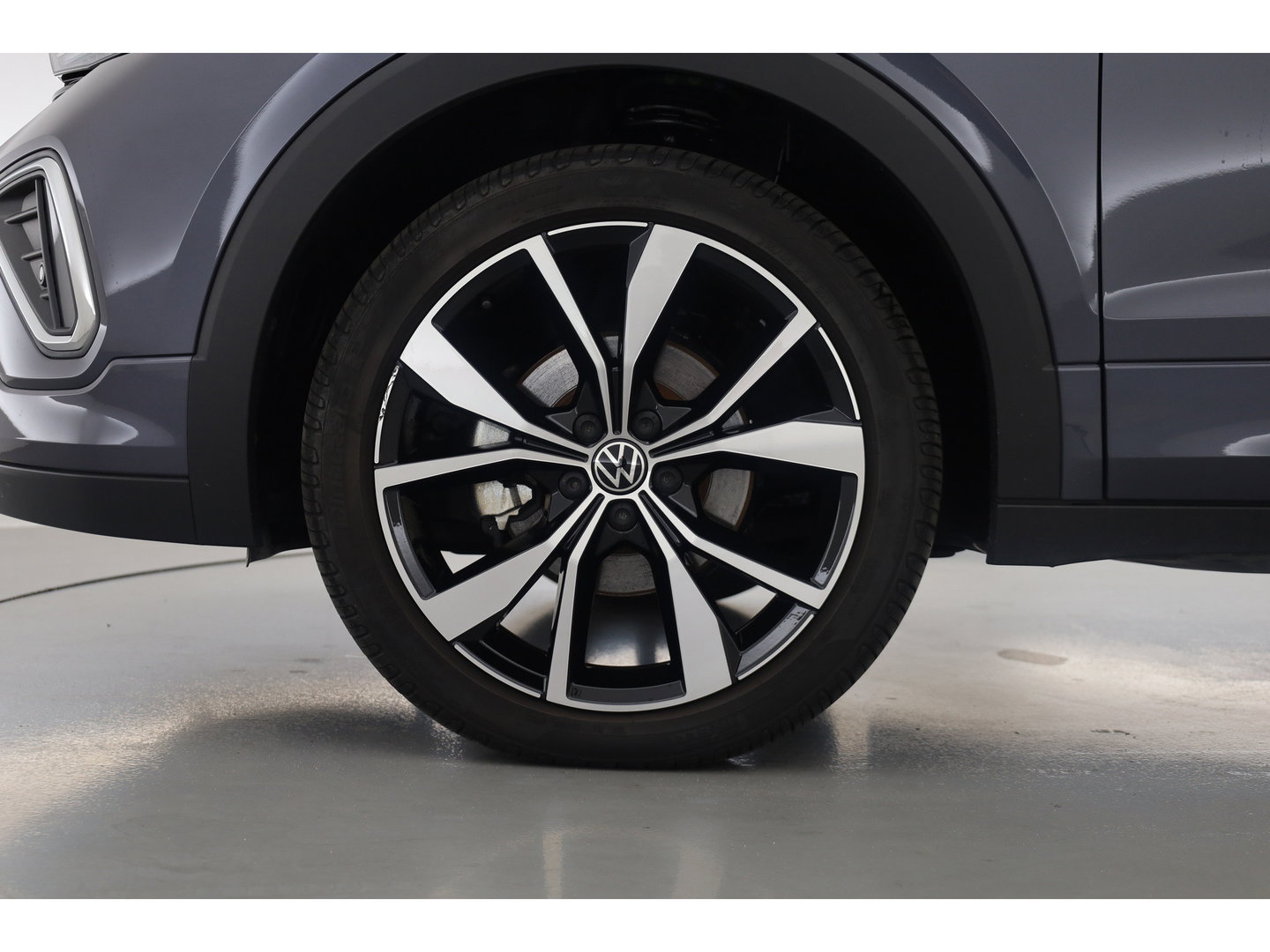 Volkswagen T-Cross 1.0 TSI R-Line DSG | IQ. Light | Apple CarPlay | Camera + PDC | Adapt. Cruise | 18'' | Digi. Cockpit |