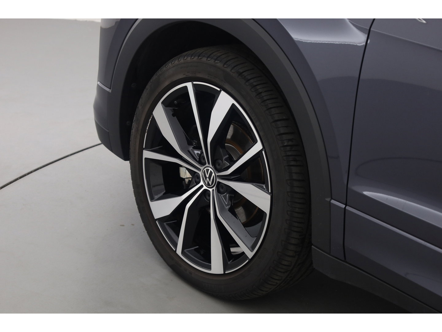 Volkswagen T-Cross 1.0 TSI R-Line DSG | IQ. Light | Apple CarPlay | Camera + PDC | Adapt. Cruise | 18'' | Digi. Cockpit |