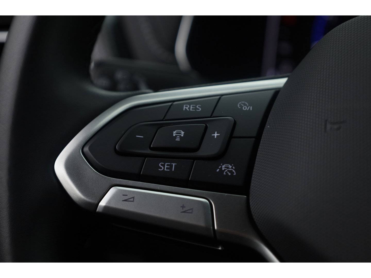 Volkswagen T-Cross 1.0 TSI R-Line DSG | IQ. Light | Apple CarPlay | Camera + PDC | Adapt. Cruise | 18'' | Digi. Cockpit |