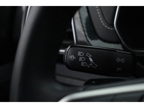 Volkswagen T-Cross 1.0 TSI R-Line DSG | IQ. Light | Apple CarPlay | Camera + PDC | Adapt. Cruise | 18'' | Digi. Cockpit |
