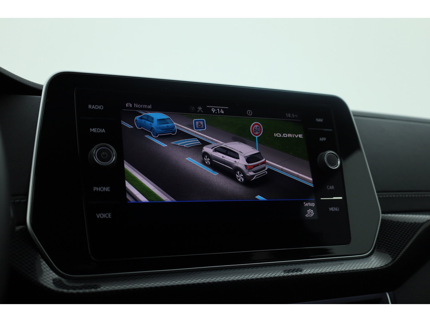 Volkswagen T-Cross 1.0 TSI R-Line DSG | IQ. Light | Apple CarPlay | Camera + PDC | Adapt. Cruise | 18'' | Digi. Cockpit |
