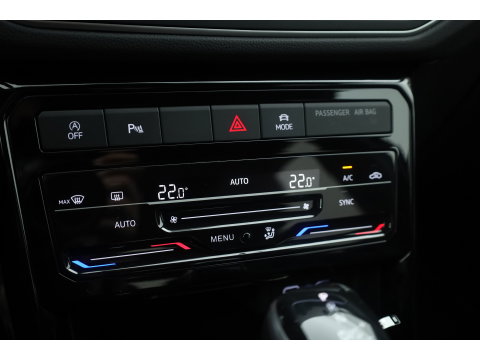 Volkswagen T-Cross 1.0 TSI R-Line DSG | IQ. Light | Apple CarPlay | Camera + PDC | Adapt. Cruise | 18'' | Digi. Cockpit |